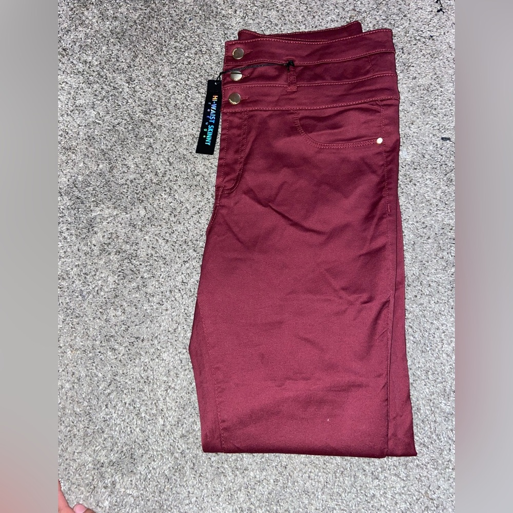 Hi-waisted pants